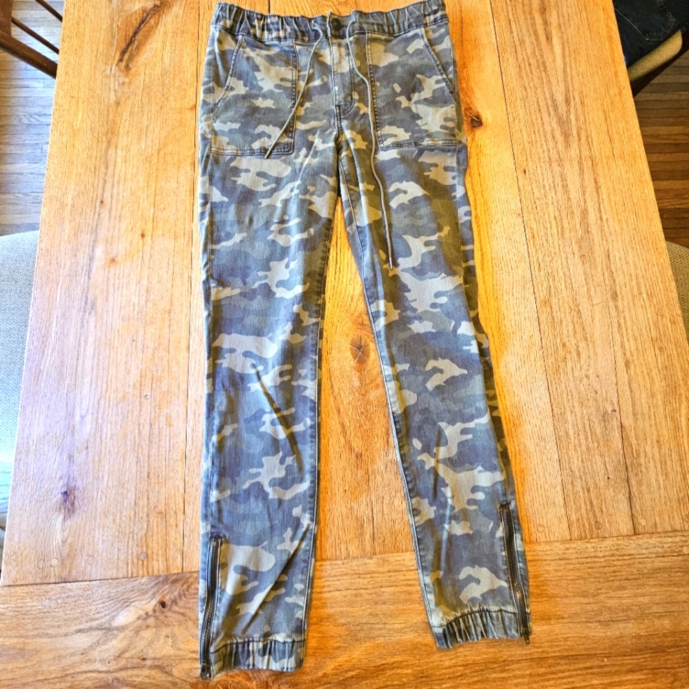 FINAL PRICE! LAST CHANCE OR WILL BE DONATED Sz 8 Regular American Eagle